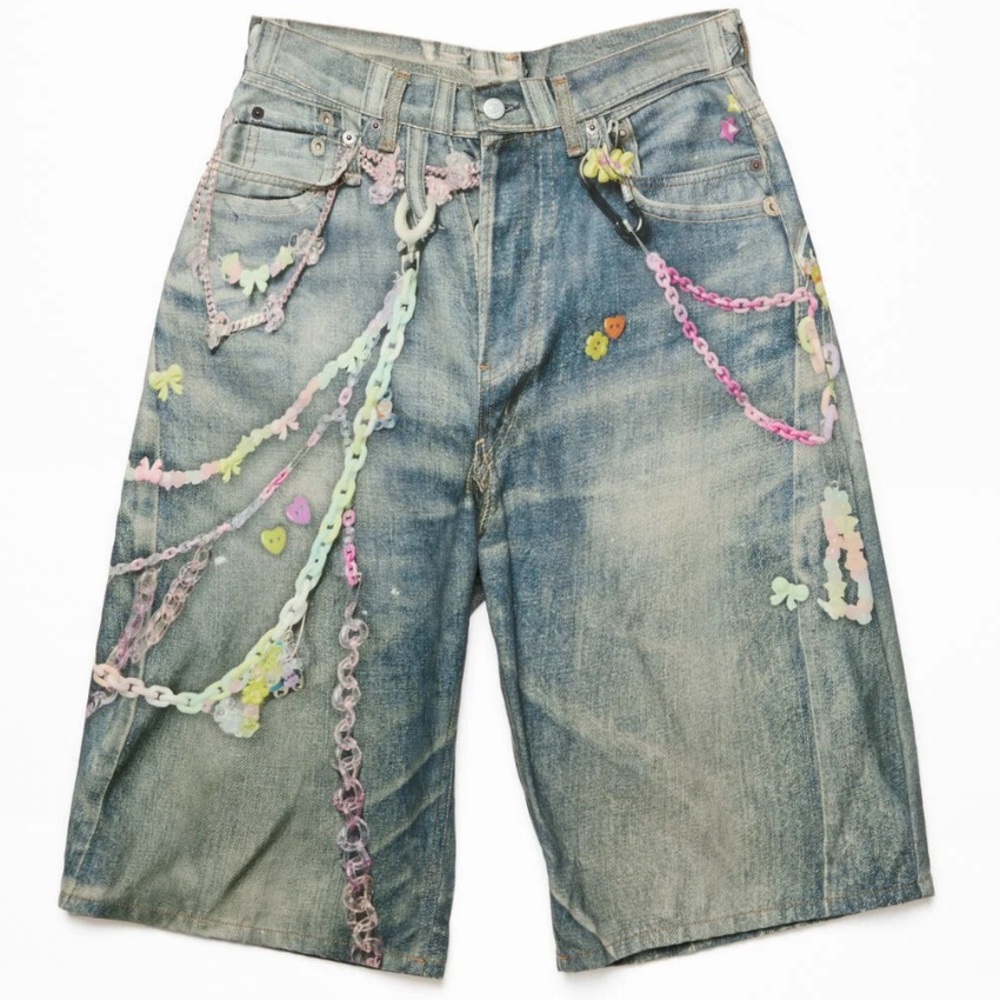 Key chain denim shorts
